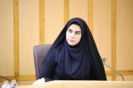 تلفیق نقش‌های خانوادگی و اجتماعی ، رسالت بزرگ زنان کارمند / زنان کارمند با ایجاد الگوی موفق از تلفیق نقش‌های خانوادگی و اجتماعی، به افزایش سرمایه اجتماعی و انسجام ملی هم یاری می ‌رساند.