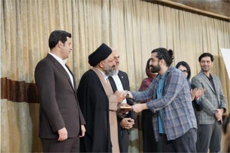 آیین اختتامیه نخستین جشنواره فیلم کوتاه لاهیجان عصر دوشنبه ۱۲ آبان ۱۴۰۴ با حضور مسئولین، هنرمندان و اصحاب رسانه با معرفی برگزیدگان برگزار شد.+ گزارش تصویری