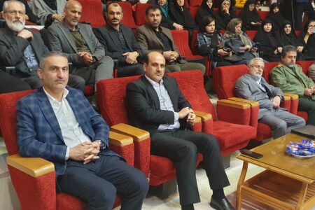 پنجمین همایش بزرگداشت میرزا کوچک خان جنگلی با حضور فرماندار امام جمعه بخشداران مرکزی و رودبنه شهردار و اعضا محترم شورا و روسات ادارت در لاهیجان برگزار شد. + گزارش تصویری