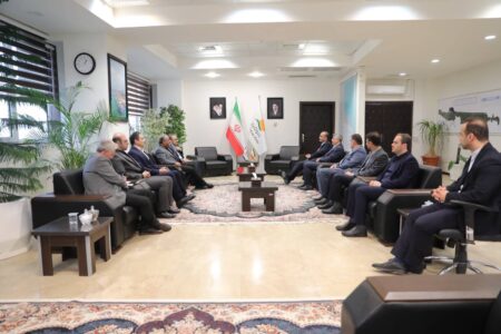 در دیدار عضو هیئت‌مدیره سازمان صنایع کوچک و شهرک‌های صنعتی ایران با رئیس هیئت‌مدیره و مدیرعامل سازمان منطقه آزاد انزلی تأکید شد: هم‌افزایی برای استفاده از ظرفیت شهرک‌های صنعتی الحاق شده به منطقه آزاد انزلی + تصاویر
